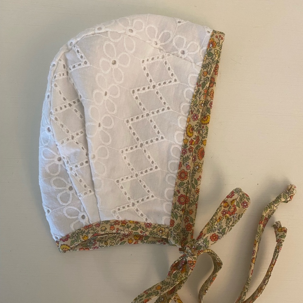SAA Bonnet **NEW** never worn 6/12
